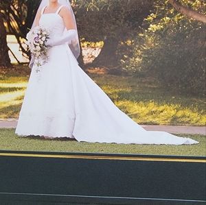 Timeless Drop Waist Wedding Dress sz 12, Veil and Headpiece included
